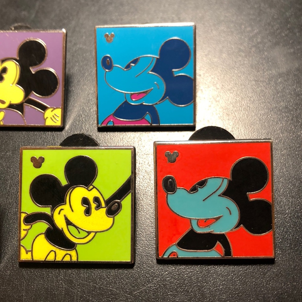 Disney Pins - Picture 3 of 4